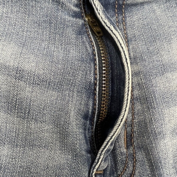 Maurices MidRise Jeans Straight Leg Light Wash 5 Pocket Blue Denim Plus Size 22W - Picture 5 of 13